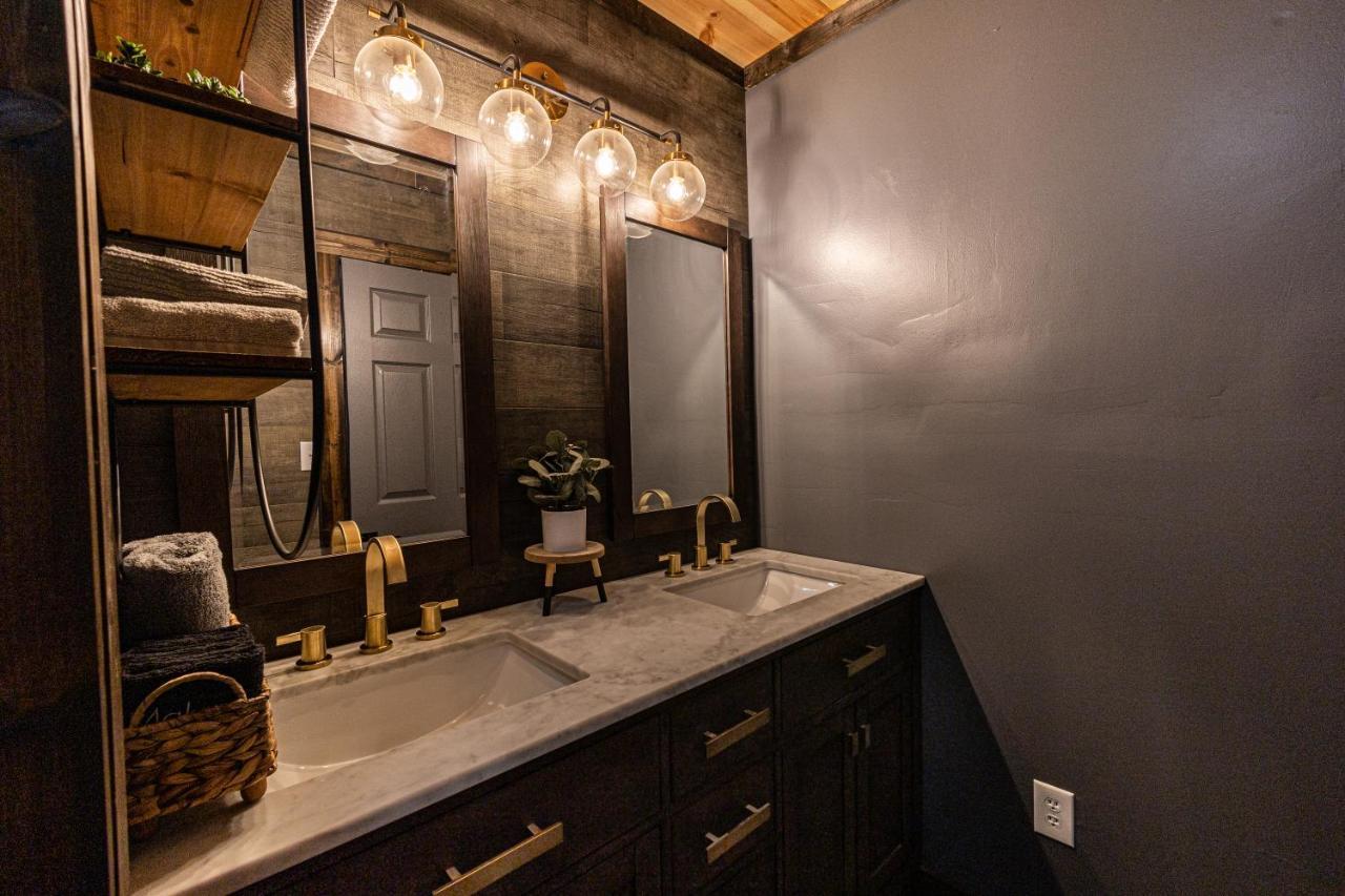 Fun Cabin With Hot Tub, Pool Table & Fire Pit - Big Blue Bryson City Exterior foto