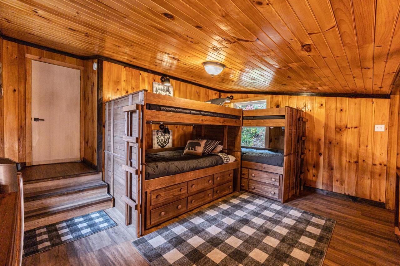 Fun Cabin With Hot Tub, Pool Table & Fire Pit - Big Blue Bryson City Exterior foto